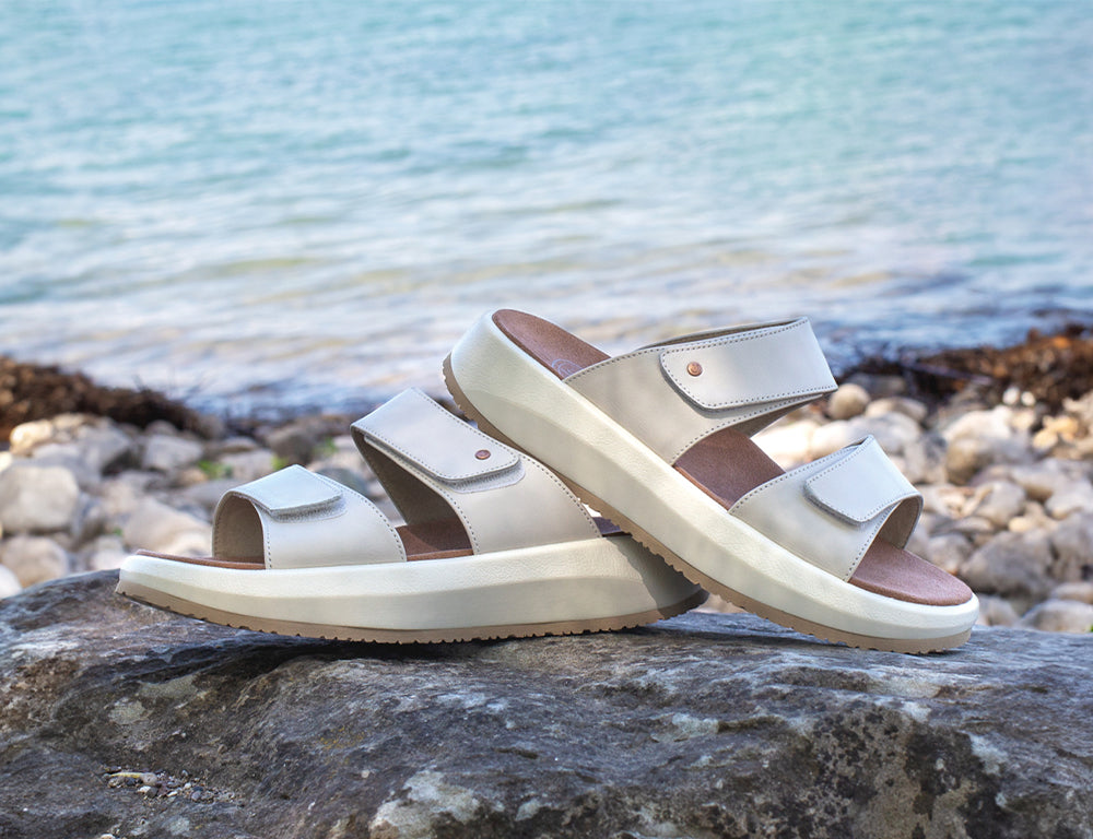 Womens Vienna II White Adjustable Senso Sandals